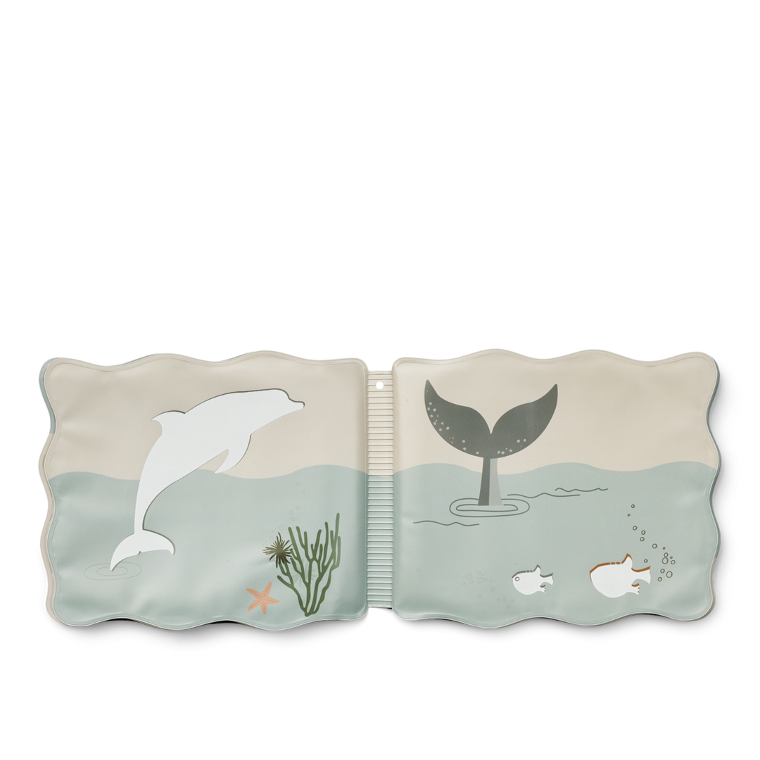 Liewood Waylon magisch badboek met zeedierenmotief in Sea Creature Sandy, watergevoelig