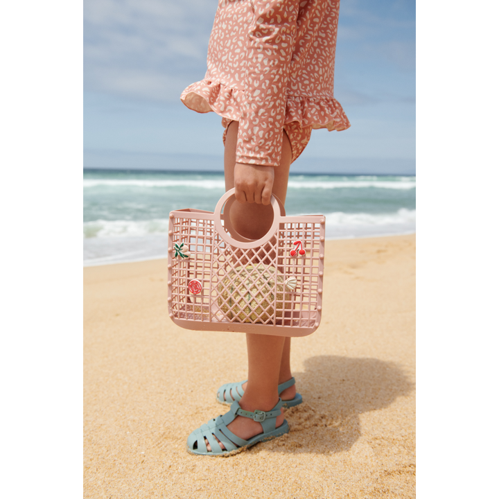 Liewood Samantha mandje in Rose met decoratieve charms, demonteerbaar