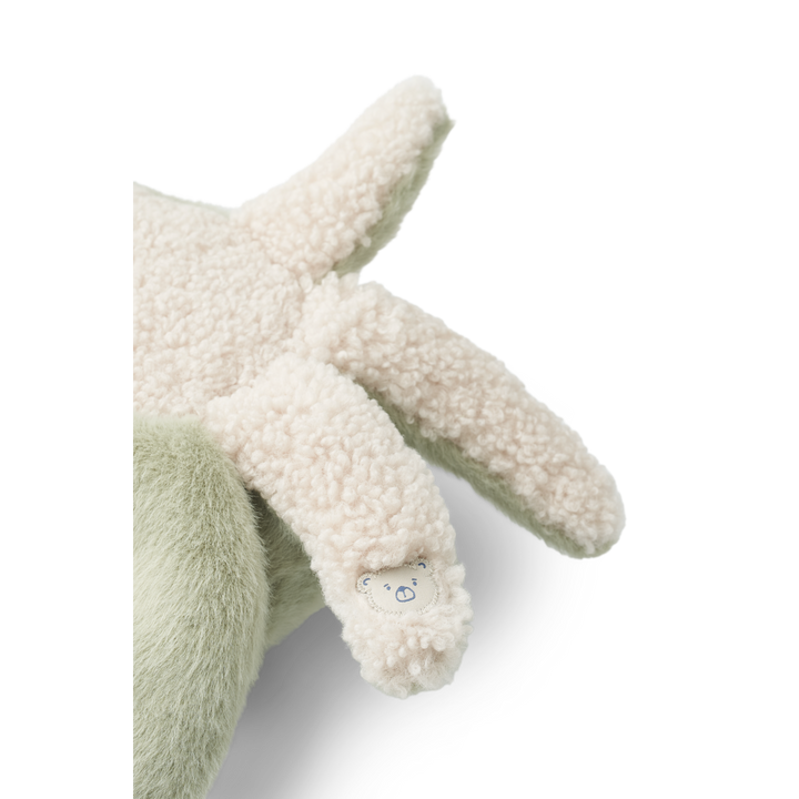 Liewood Berto krabknuffel in Teddy Faune Green van superzacht gerecycled materiaal