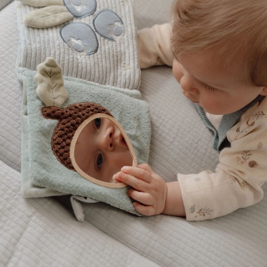 Stoffen activiteitenboekje met bosdieren van Little Dutch in zachte kleuren
