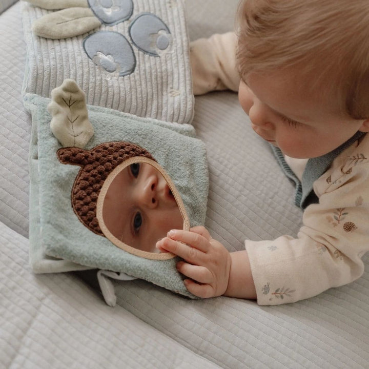 Stoffen activiteitenboekje met bosdieren van Little Dutch in zachte kleuren