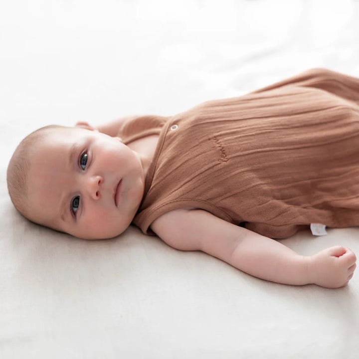 Bemini - Slaapzak Magic Bag 1-4m Swaddle 0.5 TOG | Moka