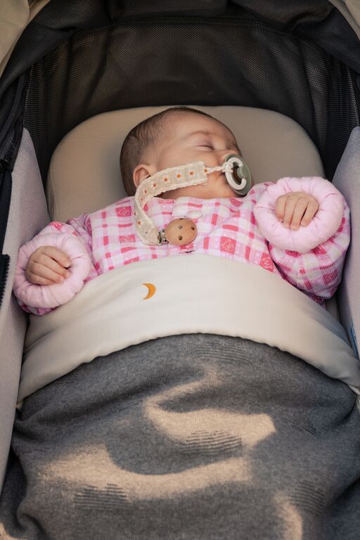 Zijdezacht baby laken van Joolz in Sunset Ivory met borduurwerk van biologisch katoen