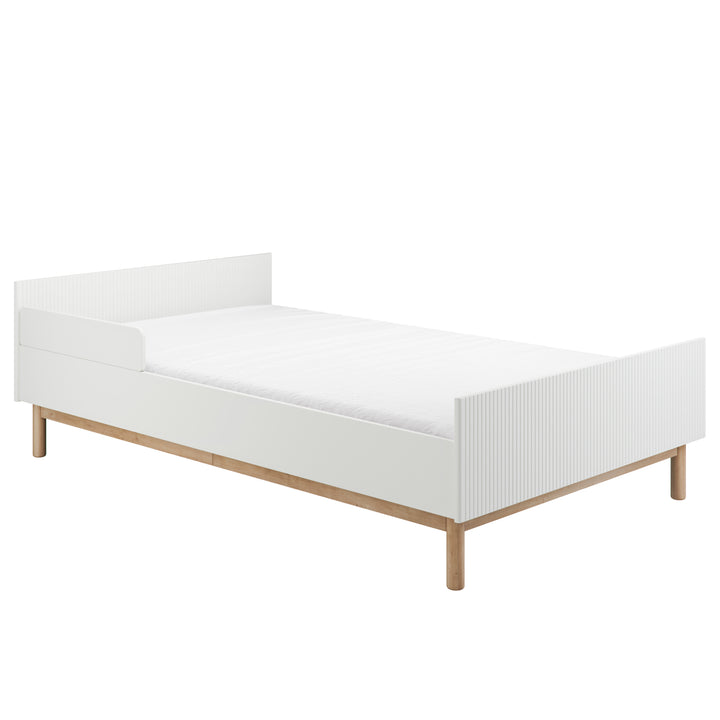 Wit twijfelaarbed Pinio Miloo 120x200 cm met verstelbare lattenbodem