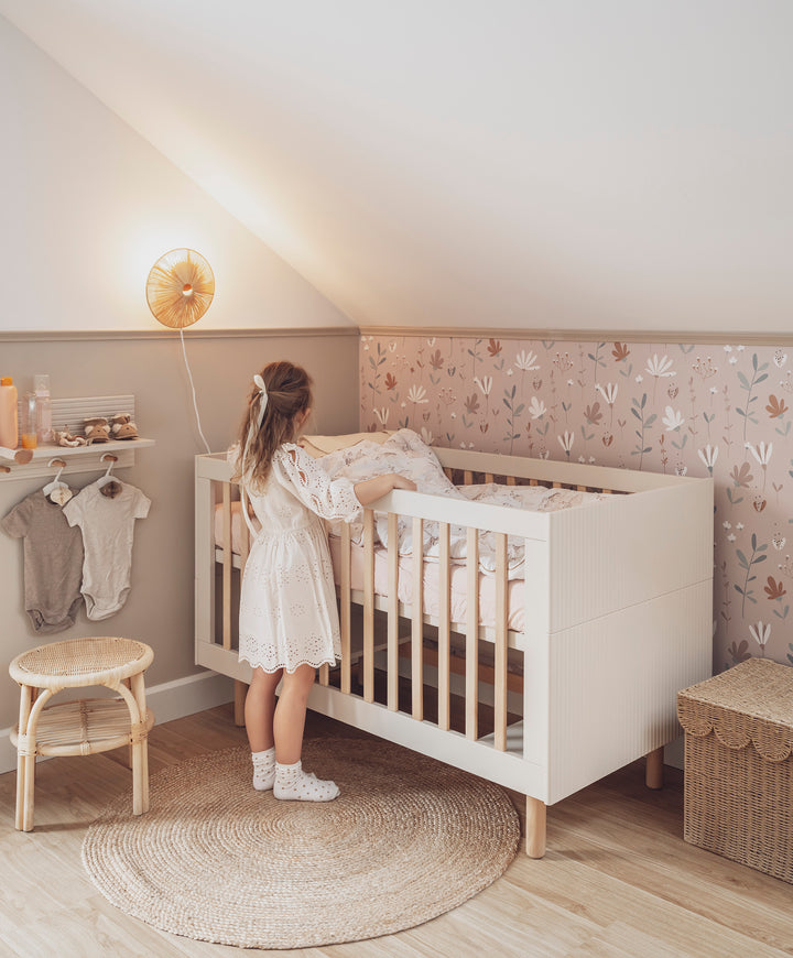 Champagne Pinio Miloo babybed met afneembare zijde en geribbelde panelen
