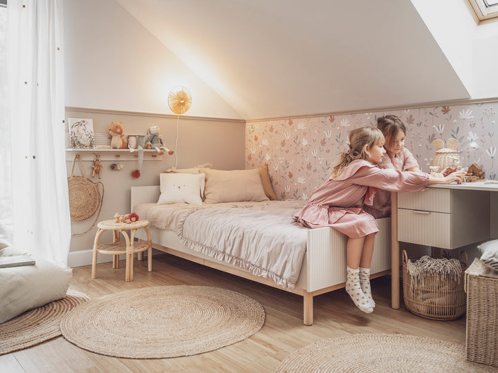 Champagne Pinio Miloo kinderbed 90x200 cm met verstelbare lattenbodem en houten poten
