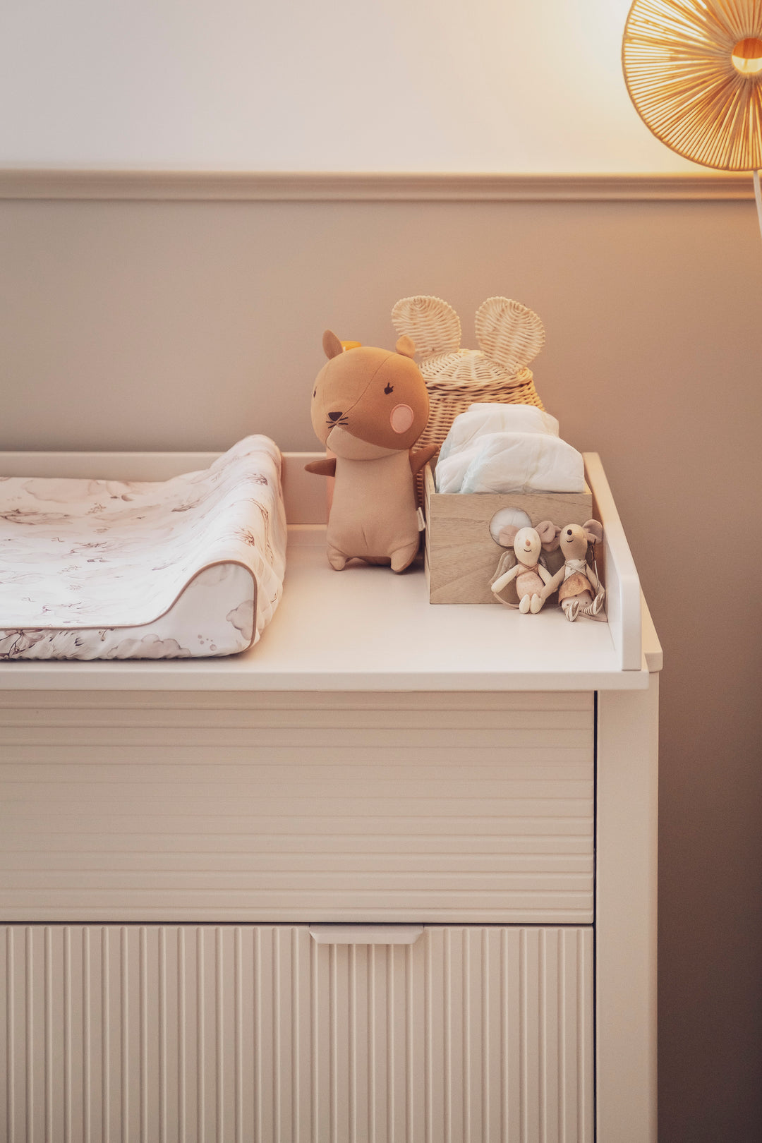Champagnekleurig opzetstuk voor Pinio Miloo en Seth commodes
