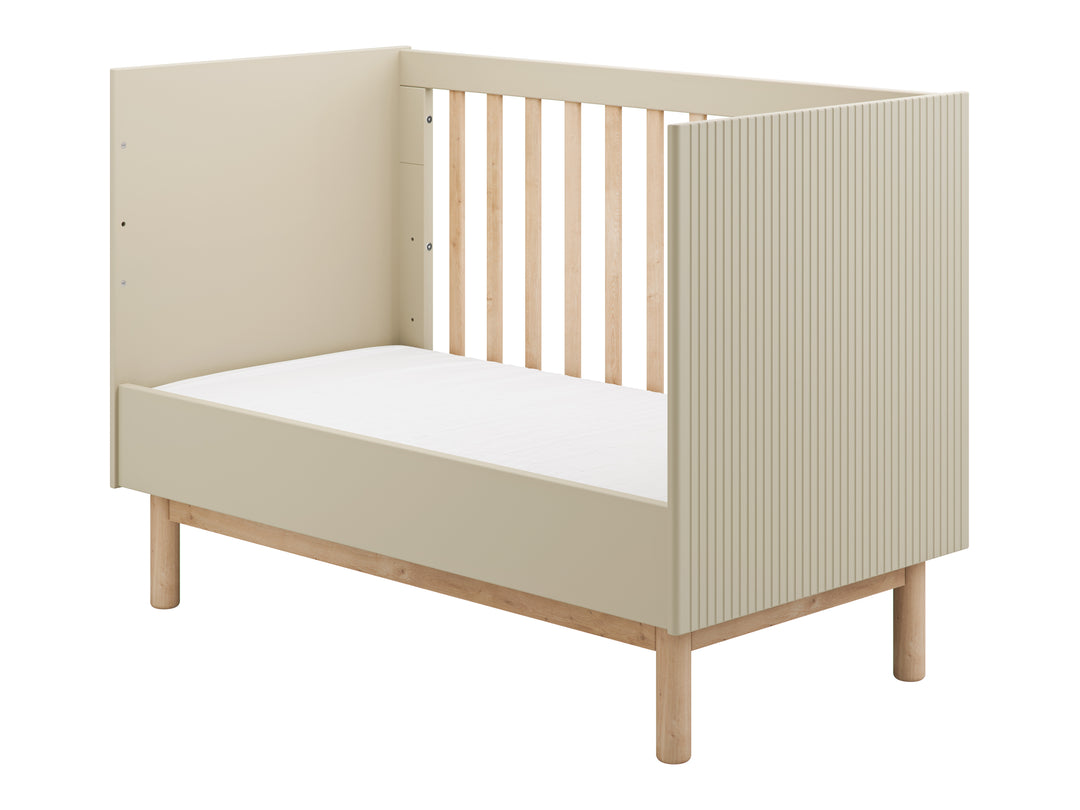 Champagne Pinio Miloo babybed met afneembare zijde en geribbelde panelen