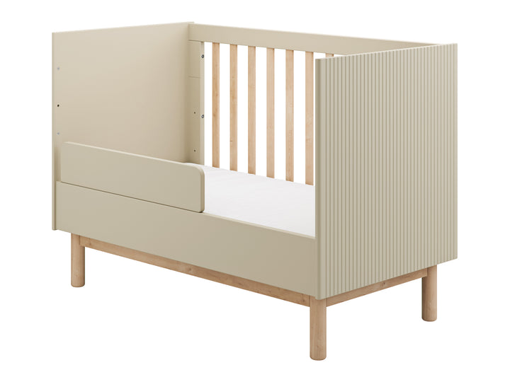Champagne Pinio Miloo babybed met afneembare zijde en geribbelde panelen