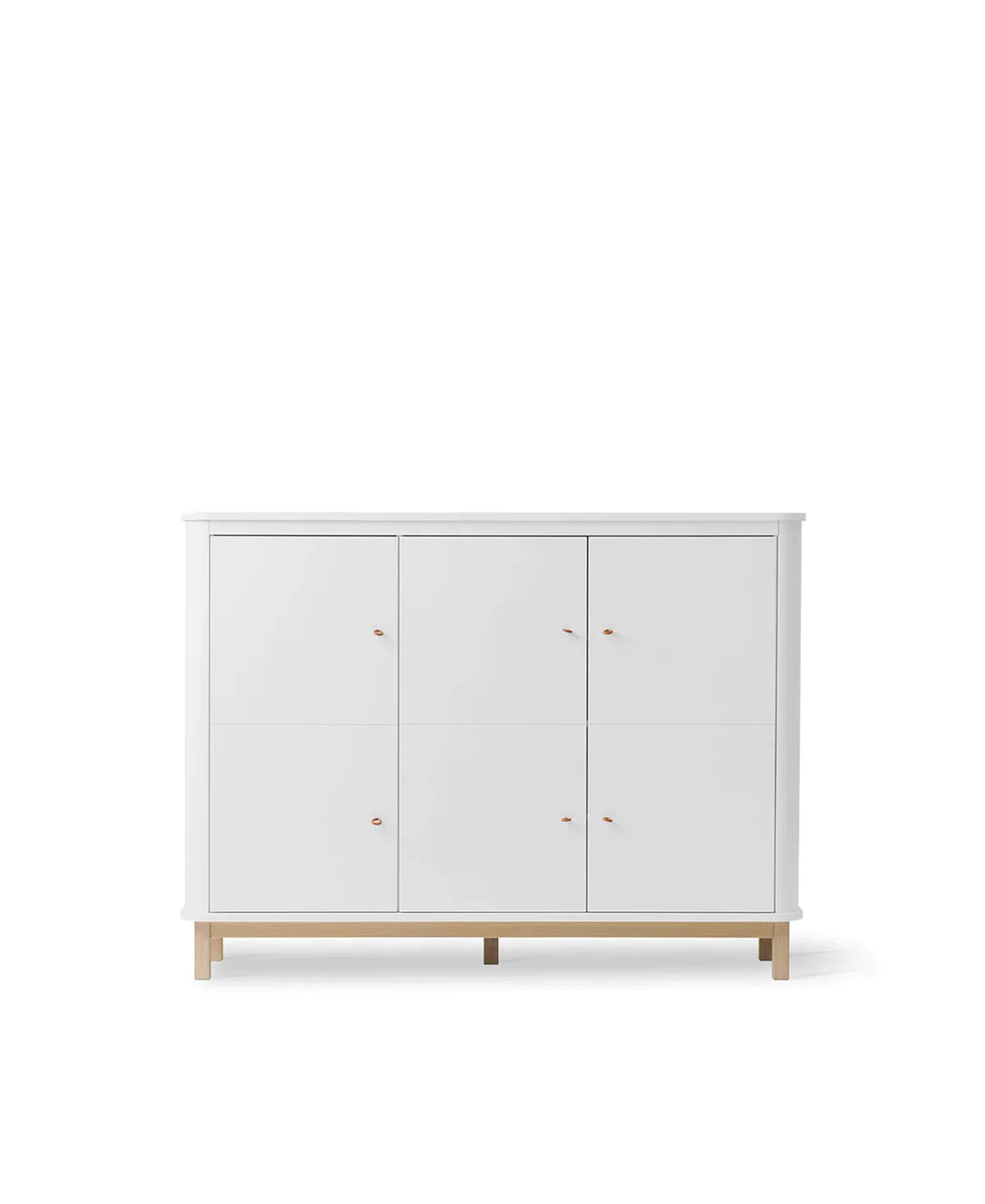 Oliver Furniture Wood Multi Cupboard in wit en eik met drie deuren, uitgerust met smalle en brede planken en geïntegreerde haken.