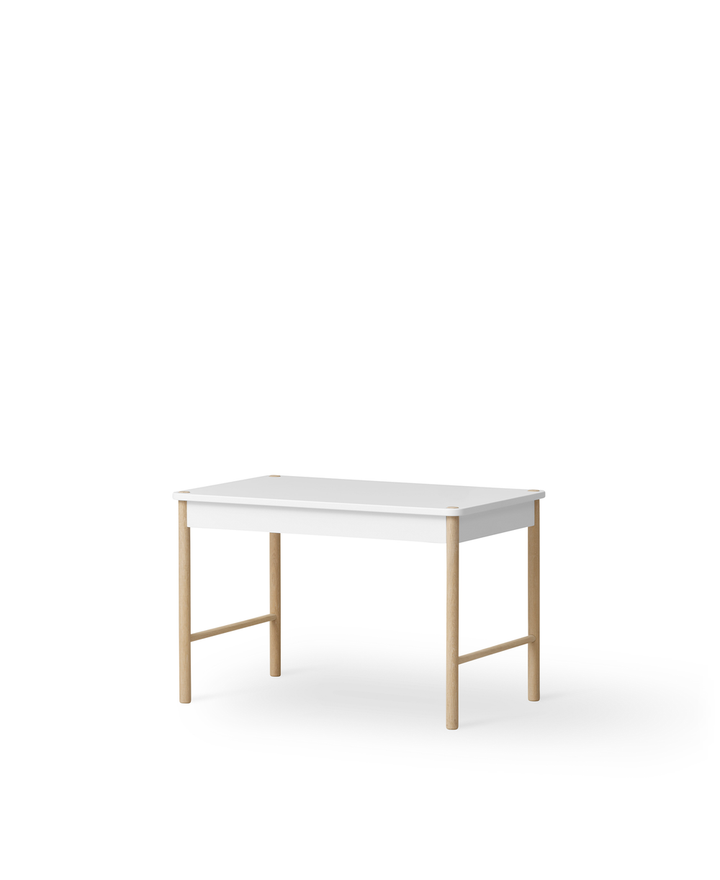 Oliver Furniture Camp Toddler Tafel in White/Oak, met wit tafelblad en eikenhouten frame, geschikt voor tekenen, spelen en knutselen.
