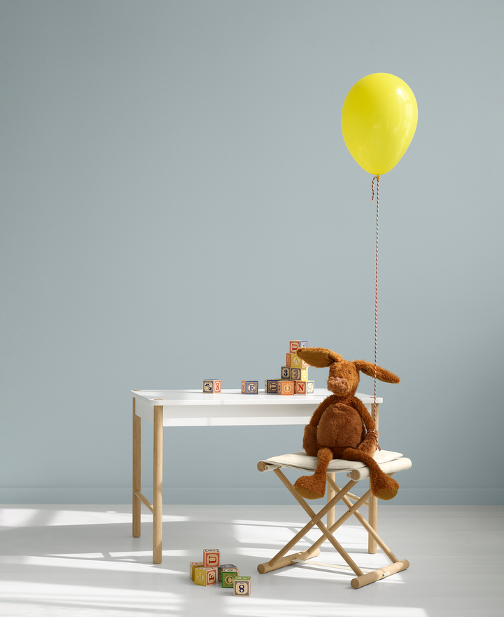 Oliver Furniture Camp Toddler Tafel in White/Oak, met wit tafelblad en eikenhouten frame, geschikt voor tekenen, spelen en knutselen.