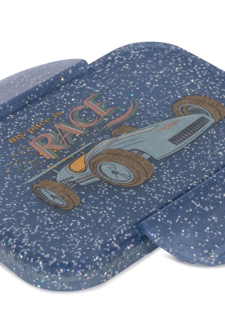 Konges Slojd lunchbox met glitter en raceautoprint – Race