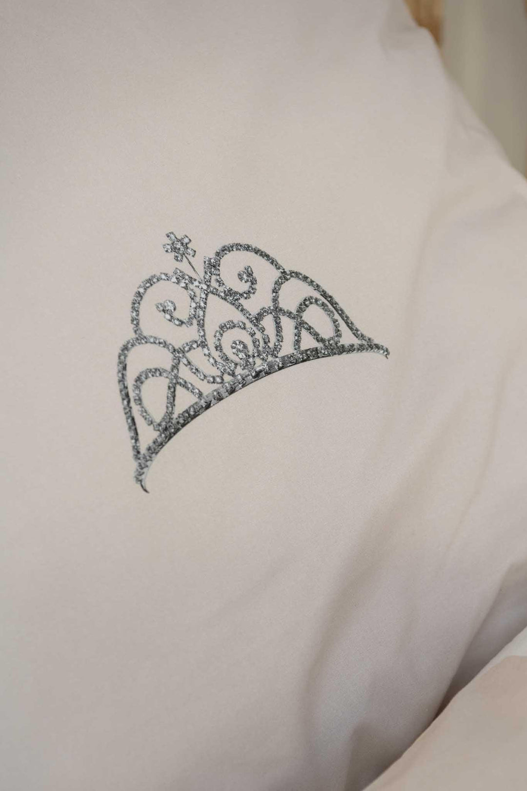 Snurk Princess dekbedovertrek 140x200 cm in Beige met prinsessenjurk en kroon fotoprint