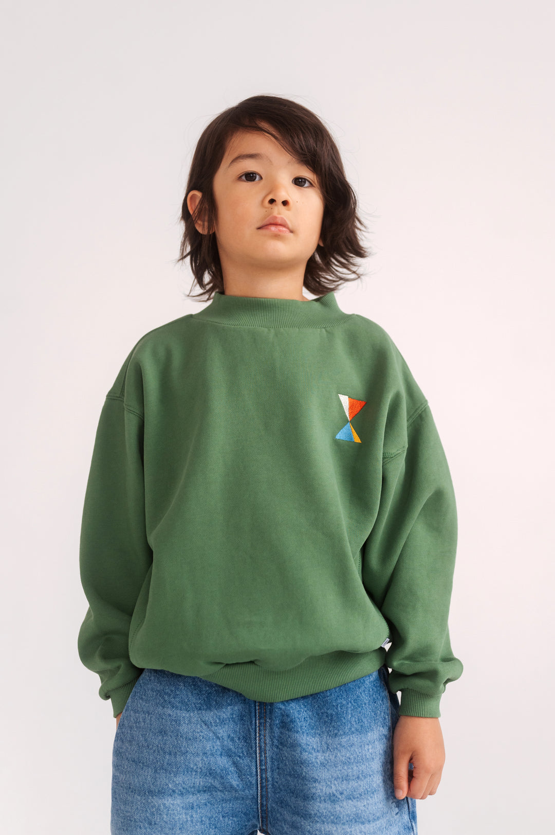 Repose Sweater in Bottle Green met kleurrijk borduursel, ronde hals en losse pasvorm