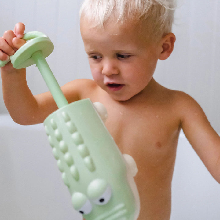 Groen waterpistool in krokodilvorm van Sunnylife voor zomerse waterpret