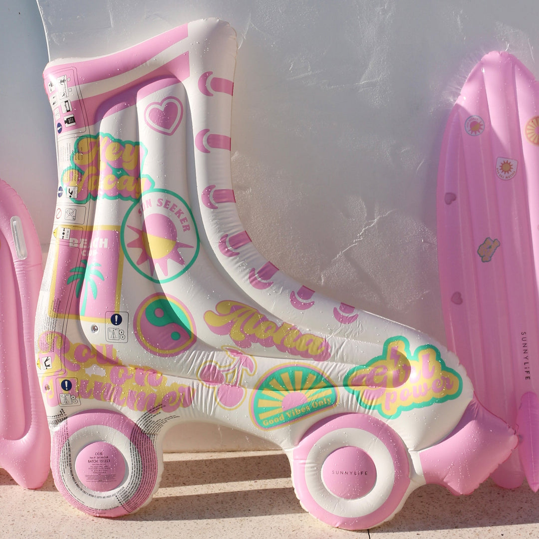 Opblaasbare luchtmatras Sunnylife Summer Sherbet Multi in rollerskate vorm