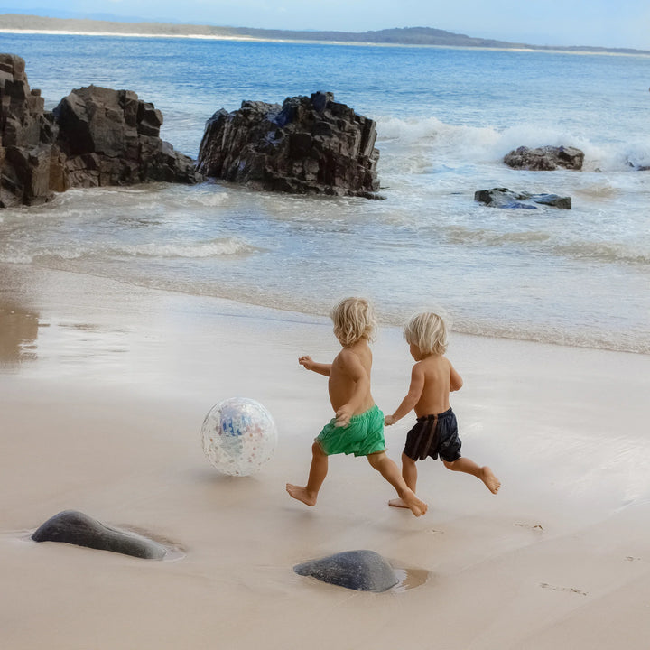 Strandbal met blauwe strepen, glitters en 3D zeemeeuw binnenin