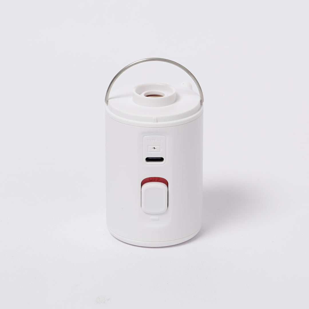 Witte Sunnylife elektrische luchtpomp met mondstukken en USB-oplaadkabel