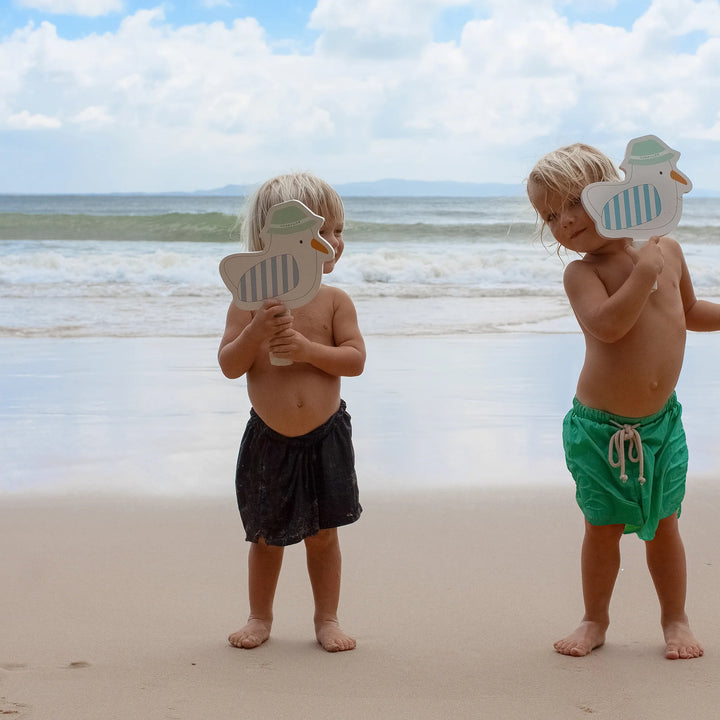 Strandpaletten van Sunnylife met Sid de Zeemeeuw en blauw-wit gestreept ontwerp
