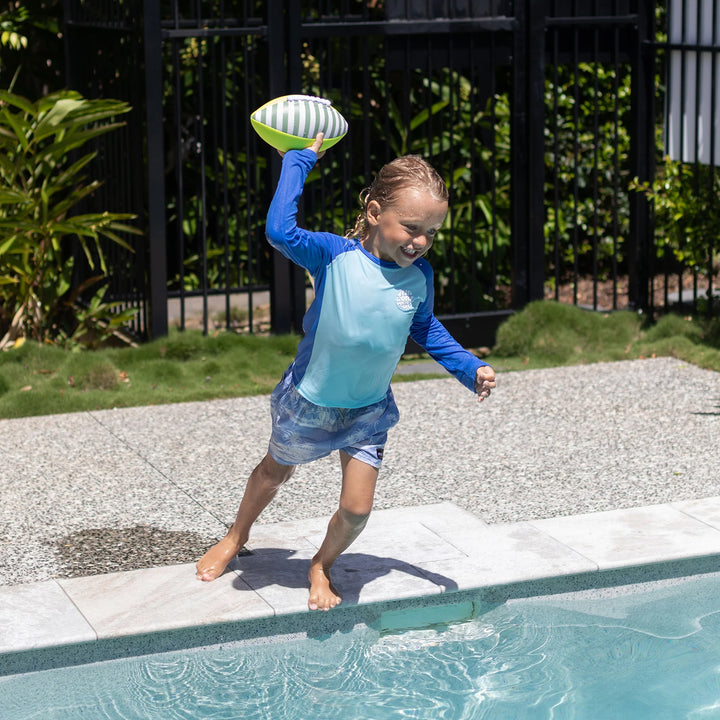 Felgele neopreen rugbybal van Sunnylife met comfortabele grip