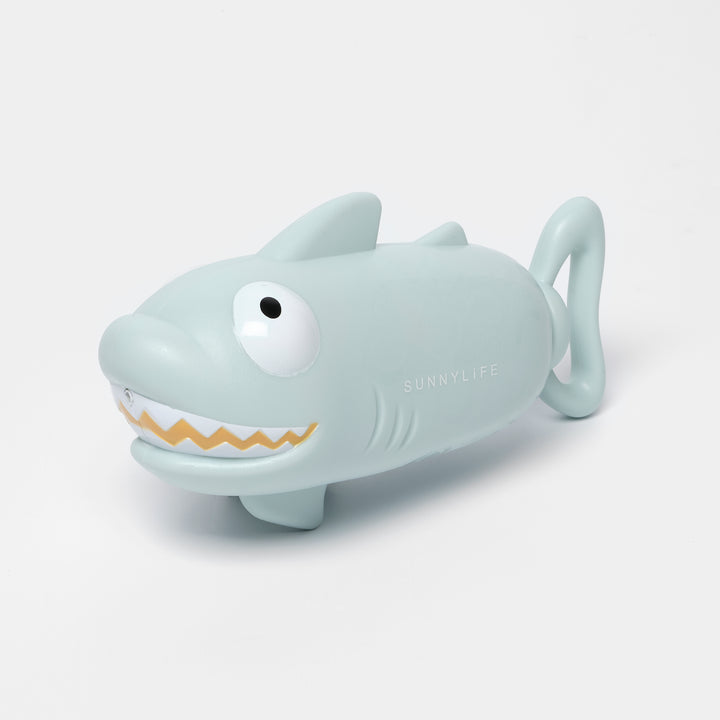 Blauw waterpistool in haaivorm van Sunnylife voor zomerse waterspelen