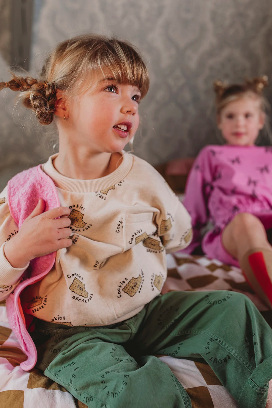 Sproet & Sprout ivoorkleurige sweater met Cookies Print, losse pasvorm, en gemaakt van biologisch katoen