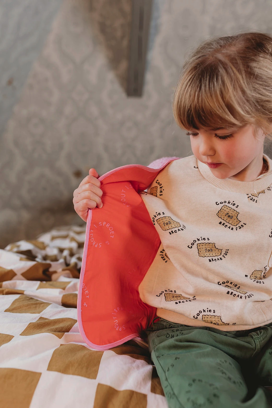 Sproet & Sprout ivoorkleurige sweater met Cookies Print, losse pasvorm, en gemaakt van biologisch katoen