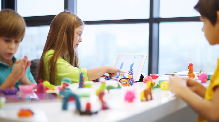 Hey Clay Starterset Klei Animals met 15 potjes in diverse kleuren