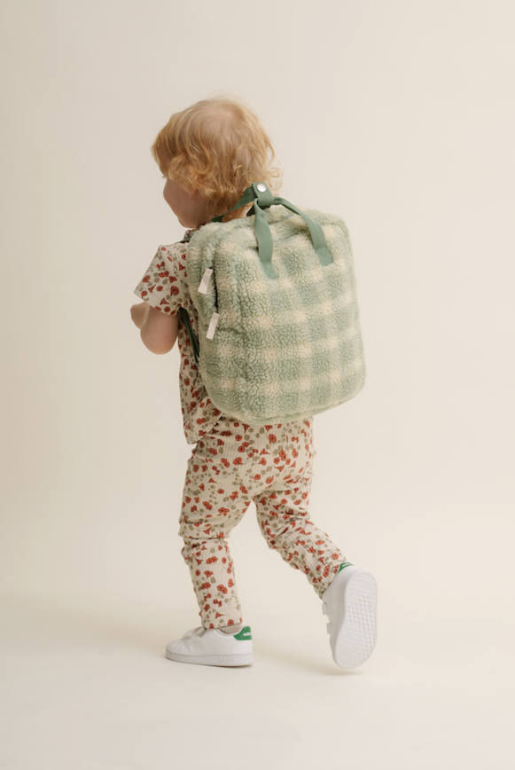 Zachte teddy rugzak Garbo & Friends Pile in Sage Check met ruitjesprint, gerecycled polyester