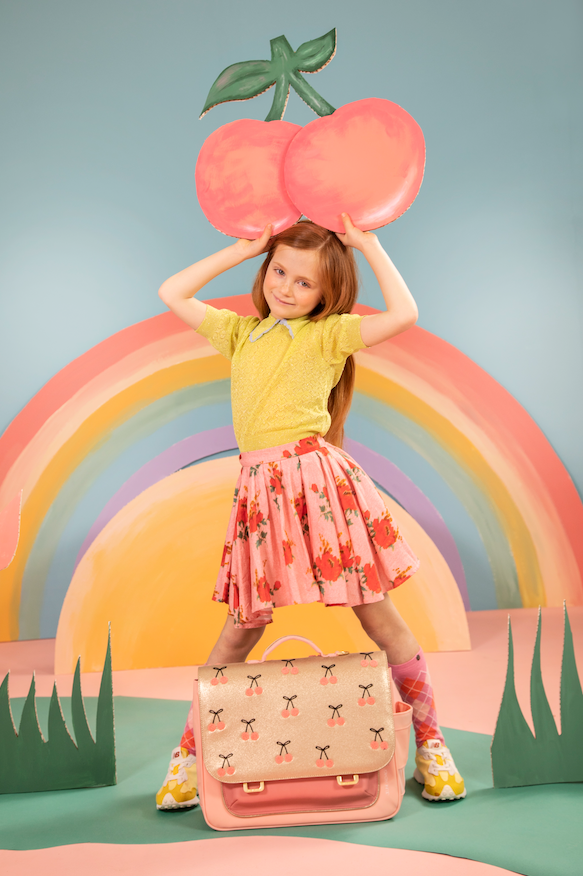 Boekentas met kersenprint en pompon – Jeune Premier It Bag Midi Cherry Pompon