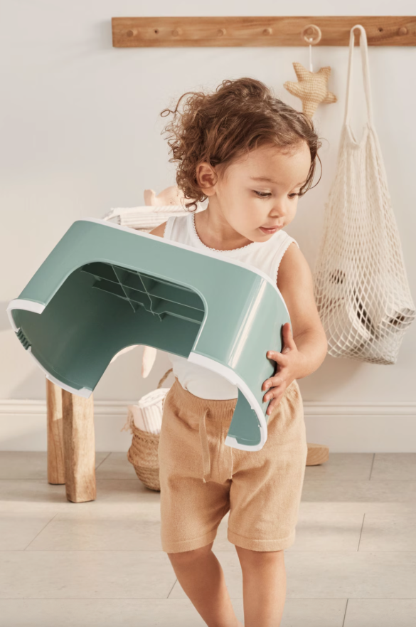 BabyBjörn groen opstapje met antislip en kindvriendelijk design