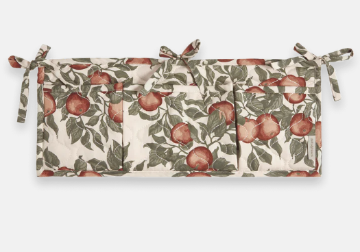 Garbo & Friends bed organizer met Pomme-print en striklinten voor bevestiging