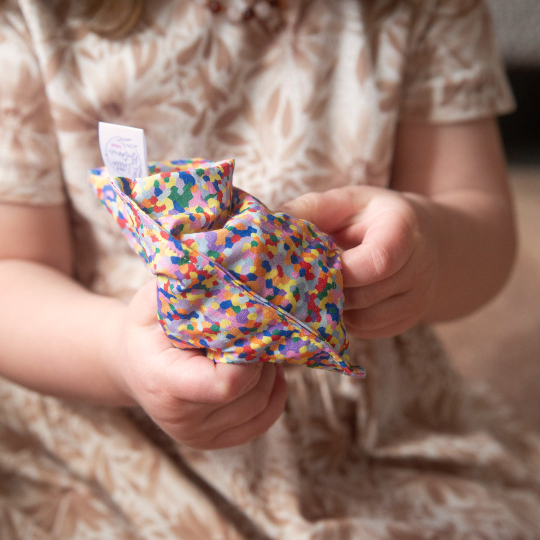 Little Botanic Label Sensorische Pittenzakjes Regenboog + Super Confetti, set van 7 kleurrijke, handgemaakte pittenzakjes