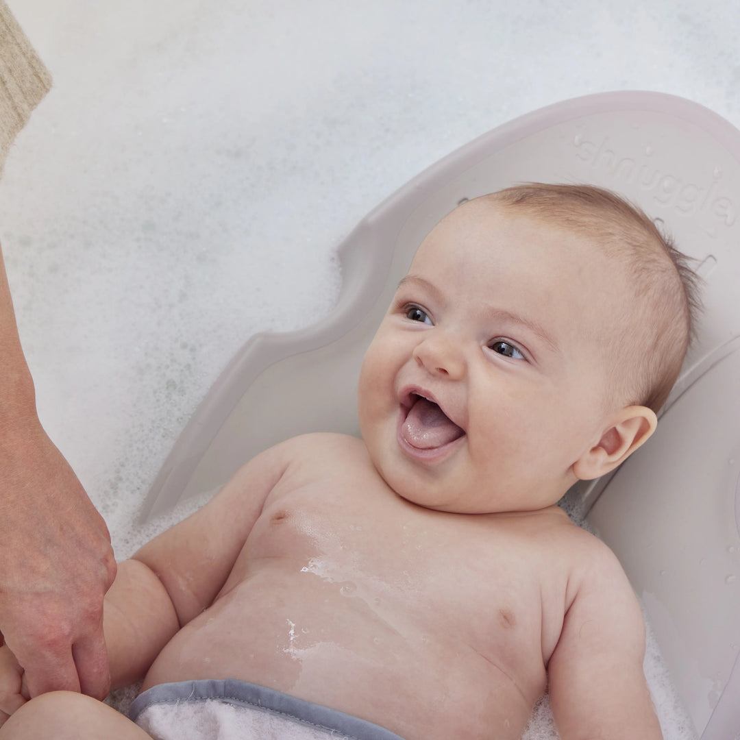 Shnuggle badsteun voor pasgeborenen in taupe, ergonomisch en antislip