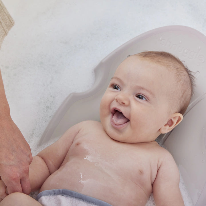 Shnuggle badsteun voor pasgeborenen in taupe, ergonomisch en antislip