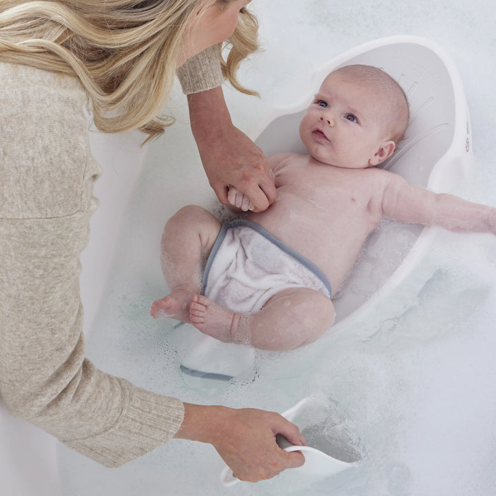 Shnuggle badsteun voor pasgeborenen in taupe, ergonomisch en antislip