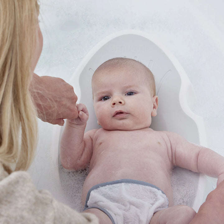 Shnuggle badsteun voor pasgeborenen in taupe, ergonomisch en antislip