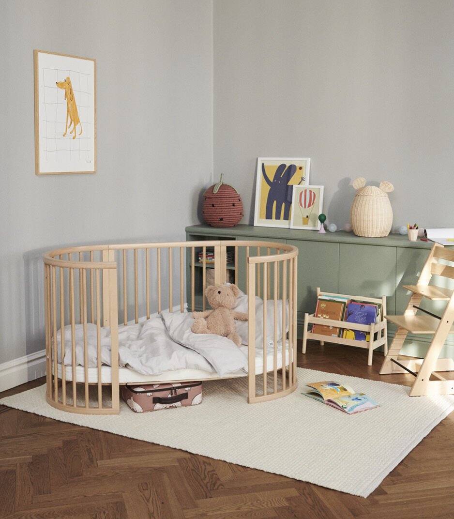 Stokke Sleepi V3 Bedverlenging in natural finish, transformeert Mini wieg naar ledikant, gemaakt van FSC®-gecertificeerd beukenhout.