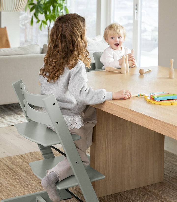 Stokke Tripp Trapp Glacier Green kinderstoel in Scandinavisch design, verstelbaar en duurzaam.