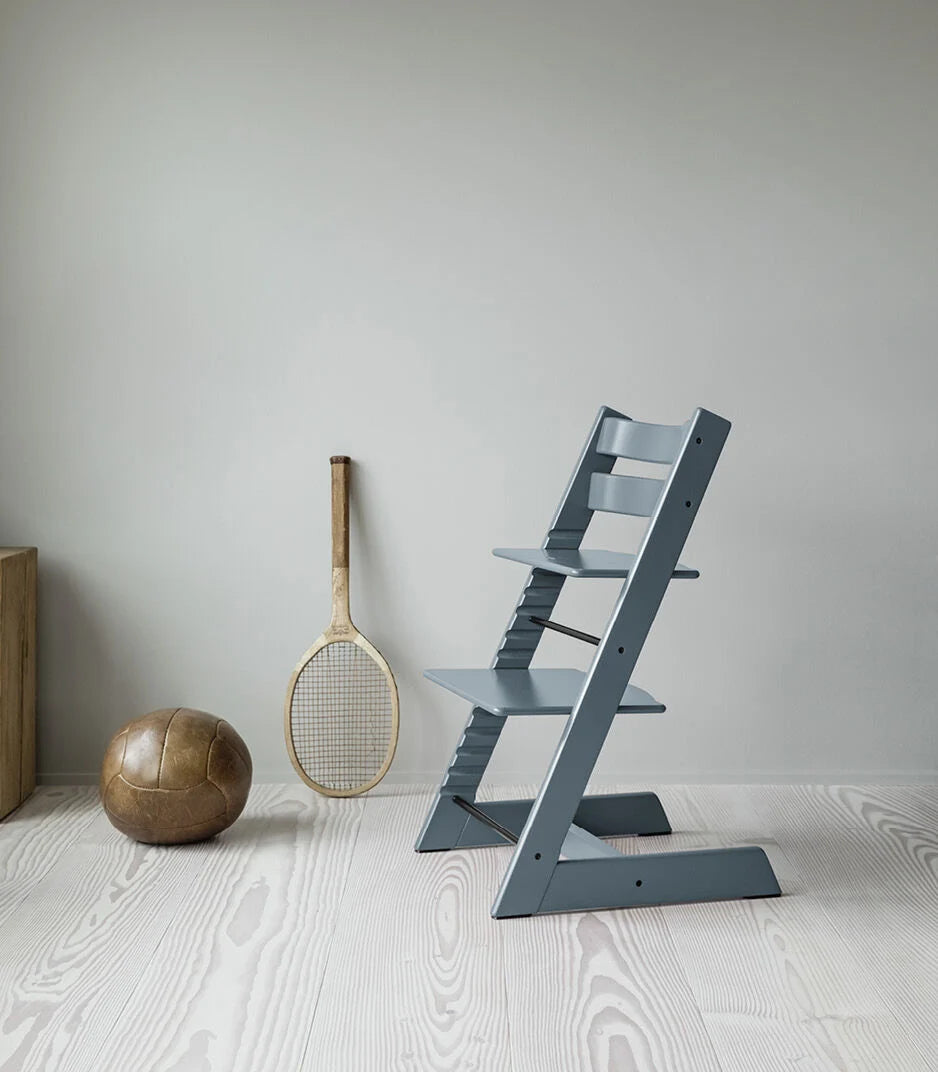 Stokke Tripp Trapp Fjord Blue kinderstoel in Scandinavisch design, verstelbaar en duurzaam.