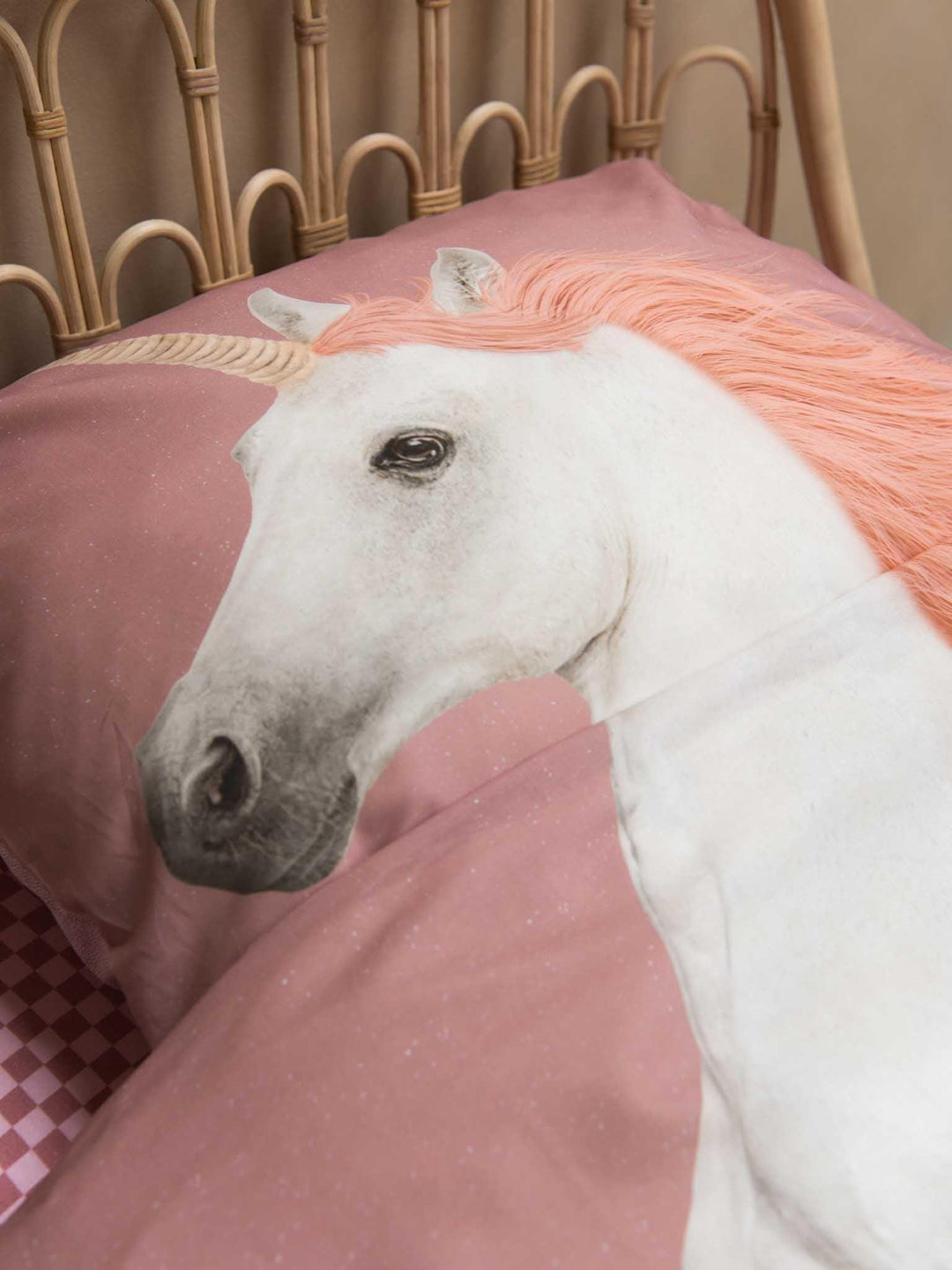Snurk Unicorn dekbedovertrek 140x200 cm in Dusty Pink met grote eenhoorn fotoprint van biologisch katoen