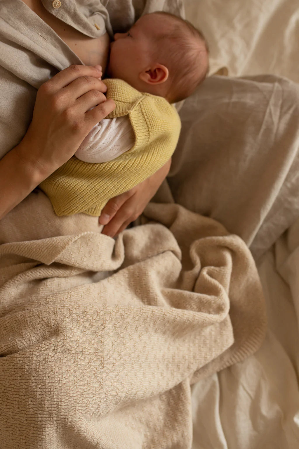 Hvid Harvey debardeur in Light Yellow, merinowollen babyvestje