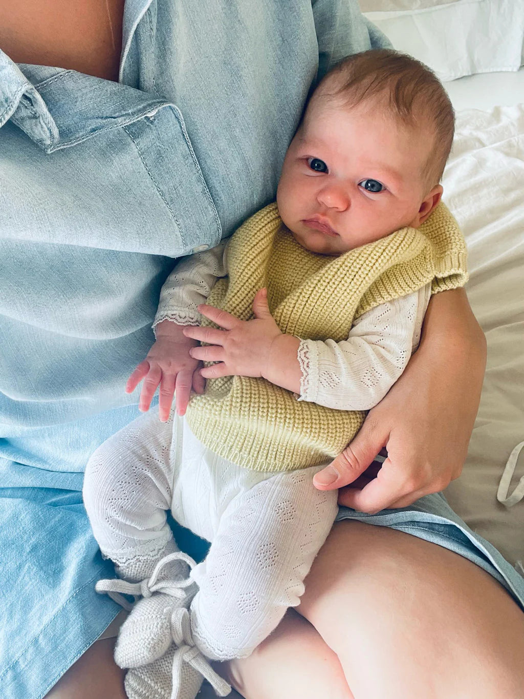 Hvid Harvey debardeur in Light Yellow, merinowollen babyvestje