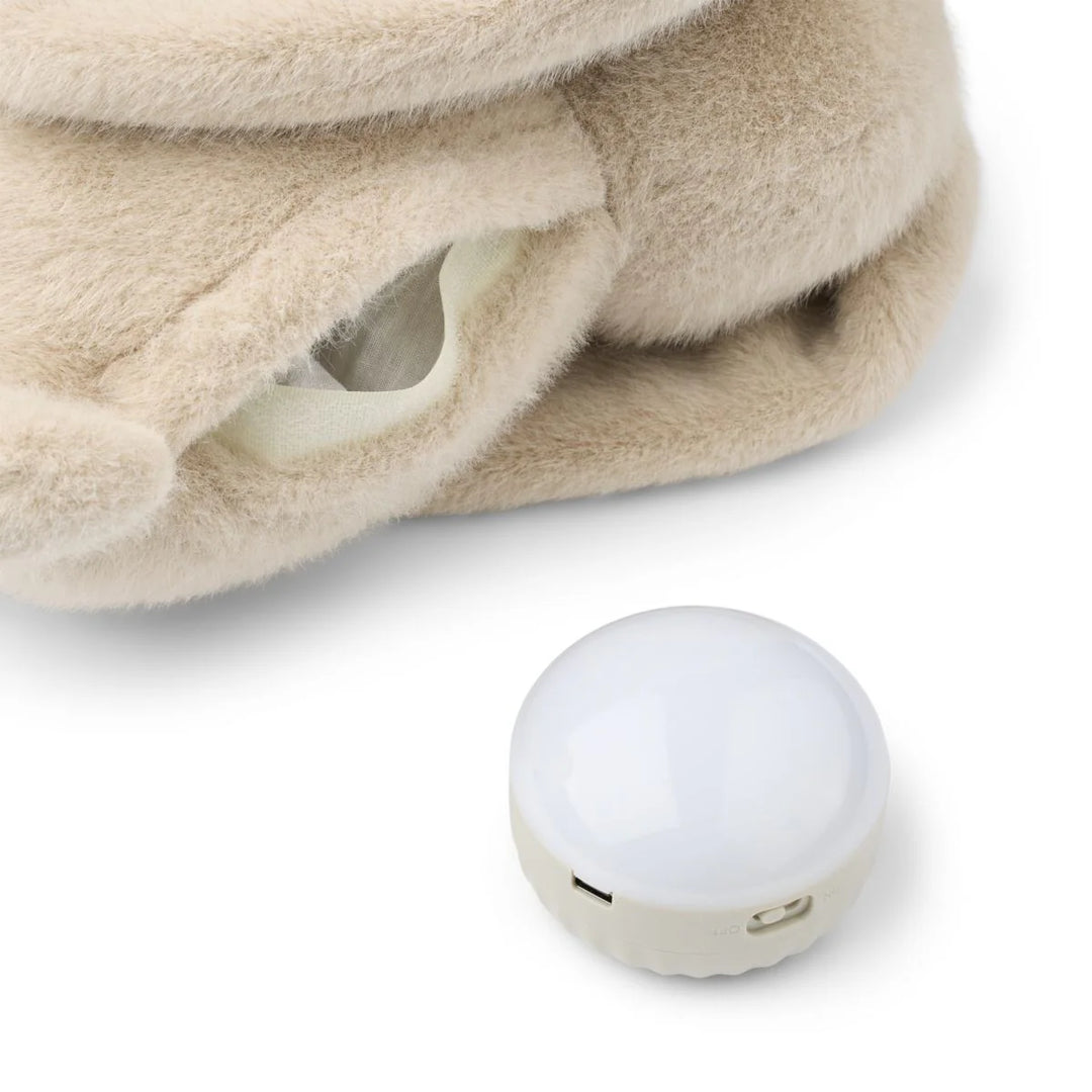 Liewood Hattie Rabbit Humming Knuffel in wit met zacht LED-licht en smart-cry detectie, ideaal voor baby's rust en slaap