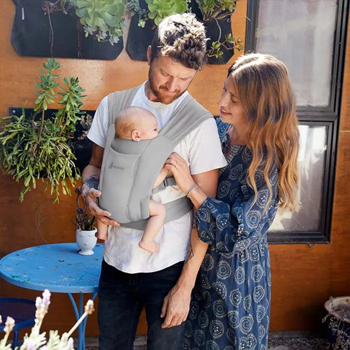 Ergobaby Embrace draagzak Soft Air Mesh in Soft Grey voor pasgeborenen
