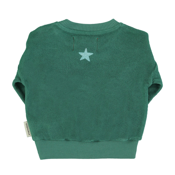 Donkergroene baby sweater van Piupiuchick met Camp Tapawingo print en ribafwerking