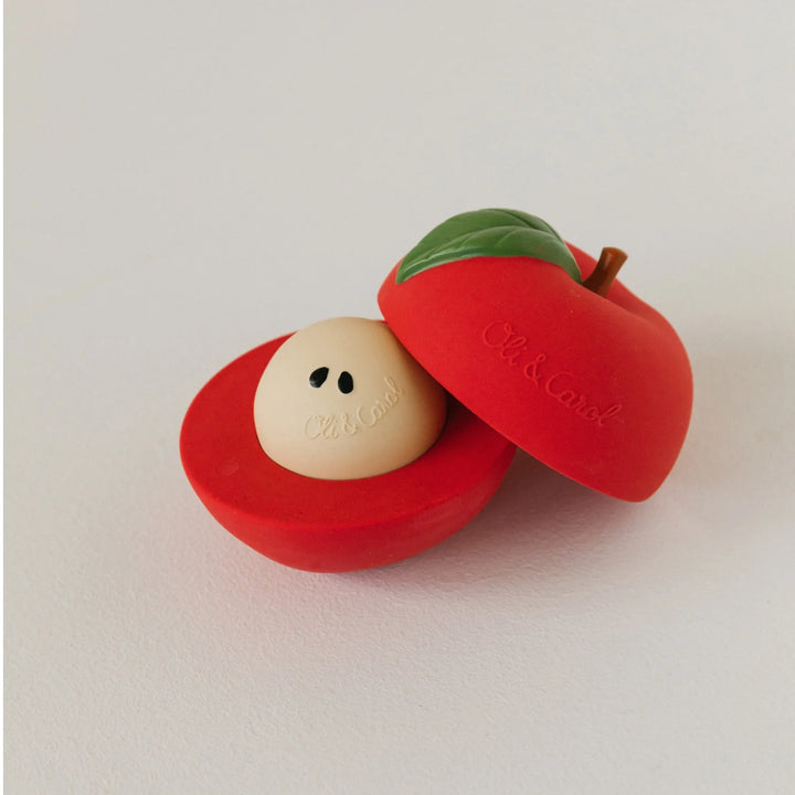 Oli & Carol Pepa the Apple stapelspeeltje van natuurlijk rubber