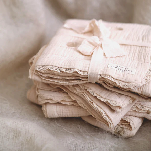 Gentil Coquelicot Paris - Geborduurd Babydeken 65 x 90 cm Zwaluw | Ecru