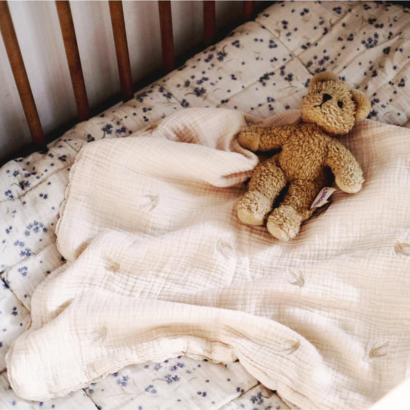 Gentil Coquelicot Paris - Geborduurd Babydeken 65 x 90 cm Zwaluw | Ecru